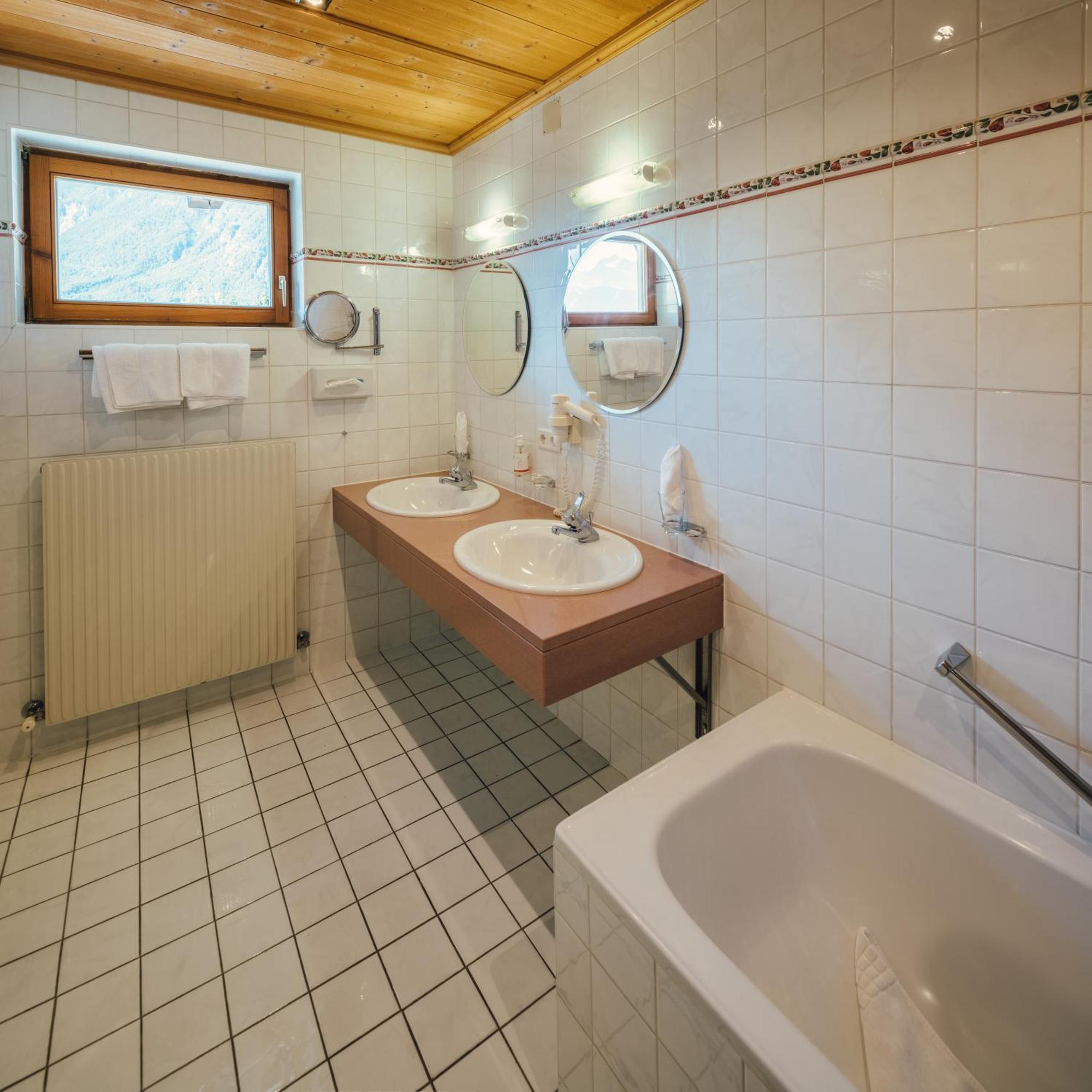 Huber Hotel Tramserhof Landeck Eksteriør bilde